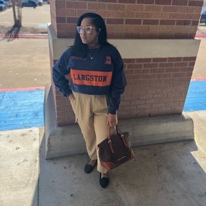 Meet your Posher, Dominique